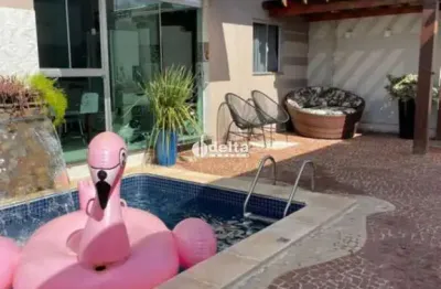 Casa residencial com 4 quartos, sendo 1 suíte disponível para locação no bairro taiaman em uberlândia-mg