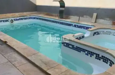Casa residencial disponível para venda no bairro umuarama em uberlândia-mg