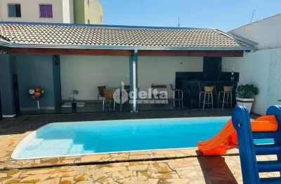 Casa residencial disponível para venda no bairro alto umuarama em uberlândia-mg