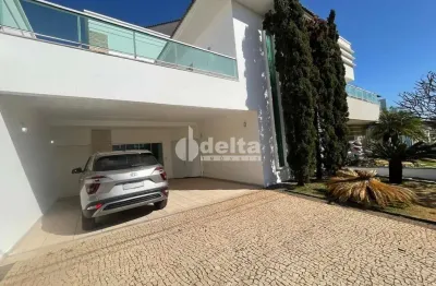Casa no condomínio royal park disponível para venda em uberlândia-mg