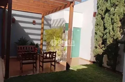 Casa residencial disponível para venda no bairro granada em uberlândia-mg
