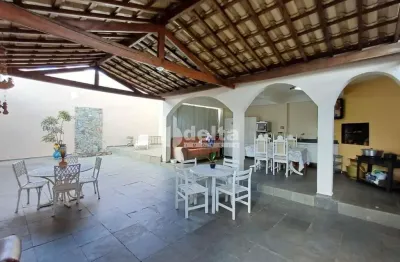 Casa residencial disponível para venda no bairro umuarama em uberlândia-mg