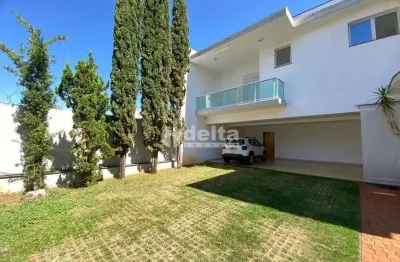 Casa residencial disponível para locação e venda no bairro morada da colina em uberlândia-mg.