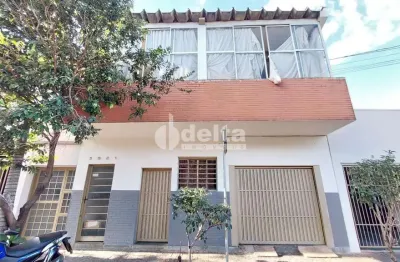 Casa comercial/residencial disponível para venda no bairro custódio perira em uberlândia-mg