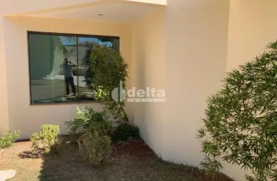 Casa residencial disponível para locação e venda no bairro jardim karaíba em uberlândia-mg