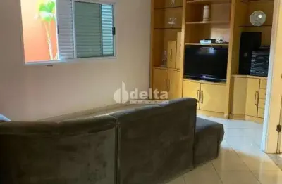 Casa residencial disponível para locação e venda no bairro umuarama em uberlândia-mg