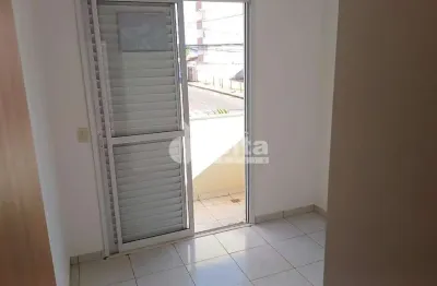 Apartamento disponível para locação e venda no bairro segismundo pereira em uberlândia-mg