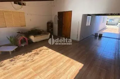Casa com 3 quartos à venda em Laranjeiras, Uberlândia 