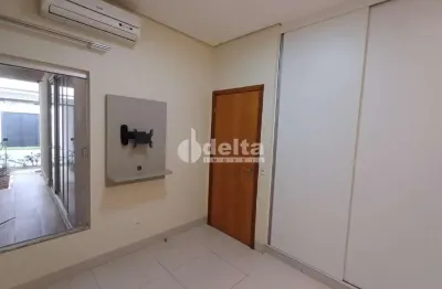 Casa residencial com 03 qauartos disponível para locação e venda no bairro cidade jardim em uberlândia-mg.