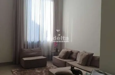 Casa com 3 quartos à venda em Laranjeiras, Uberlândia 