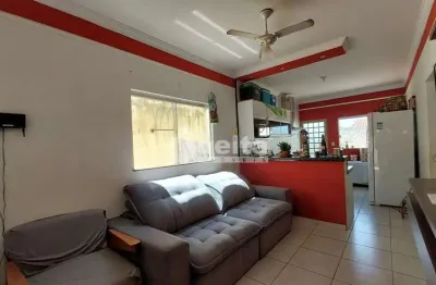 Casa residencial com 3 quartos sendo 1 suíte disponível para venda no bairro jardim holanda em uberlândia - mg.