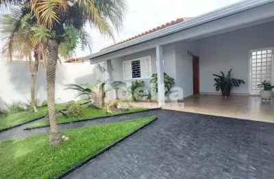 Casa residencial disponível para venda no bairro cidade jardim em uberlândia-mg.