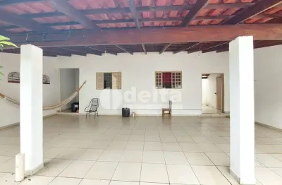 Casa com 3 quartos à venda no Jardim das Palmeiras, Uberlândia 