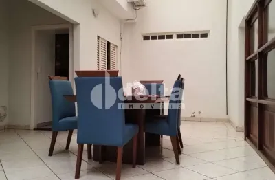 Casa residencial disponível para venda no bairro umuarama em uberlândia-mg