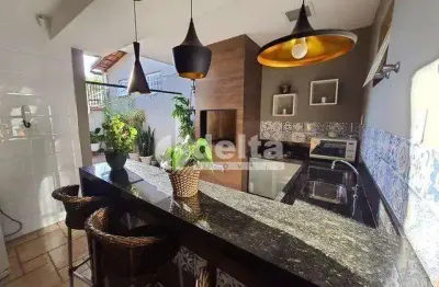 Casa residencial disponível para venda no bairro tabajaras em uberlândia-mg