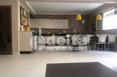 Casa residencial disponível para venda no bairro presidente roosevelt em uberlândia-mg