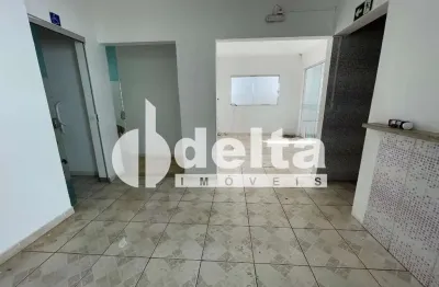 Casa comercial disponível para locação e venda no bairro santa mônica em uberlândia-mg