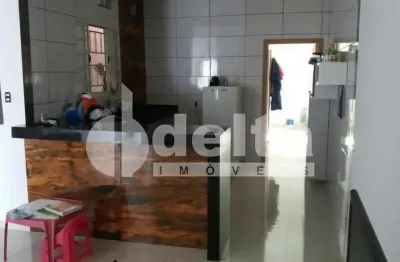 Casa com 2 quartos à venda no Jardim Europa, Uberlândia 