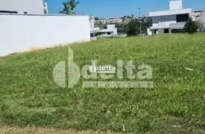 Terreno em condomínio disponível para venda no bairro granja marileusa em uberlândia-mg