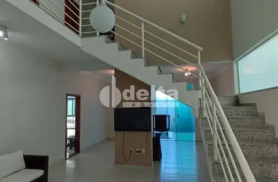 Casa no condomínio royal park disponível para venda em uberlândia-mg