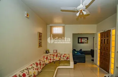Casa residencial disponível para venda no bairro saraiva em uberlândia-mg.