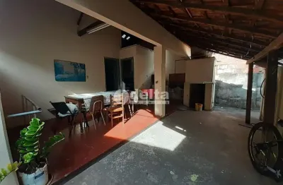 Casa disponível para venda no bairro osvaldo resende em uberlândia-mg
