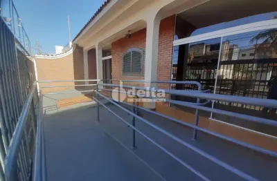 Casa comercial disponível para locação e venda no bairro nossa senhora aparecida em uberlândia-mg