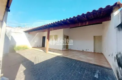 Casa com 3 quartos à venda na Cidade Jardim, Uberlândia 