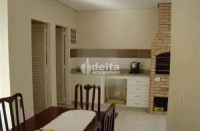 Casa residencial disponível para venda no bairro santa rosa em uberlândia-mg