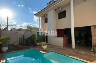 Casa residencial disponível para venda no bairro morada da colina em uberlândia-mg.