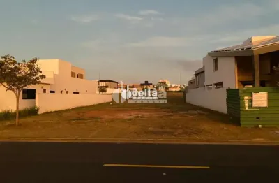 Terreno em condomínio disponível para venda no bairro granja marileusa em uberlândia-mg