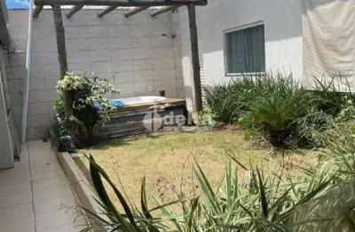 Casa com 3 quartos à venda no Jardim Europa, Uberlândia 