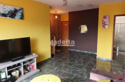 Casa comercial disponível para venda no bairro jardim brasília em uberlândia-mg