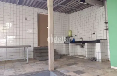 Casa comercial disponível para venda no bairro presidente roosevelt em uberlândia-mg