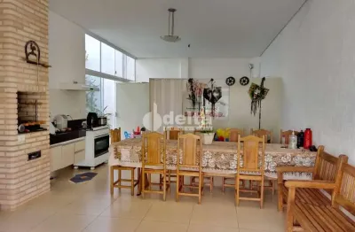 Casa residencial disponível para venda no bairro marta helena  em uberlândia-mg