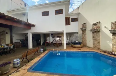 Casa residencial disponível para venda no bairro fundinho em uberlândia - mg