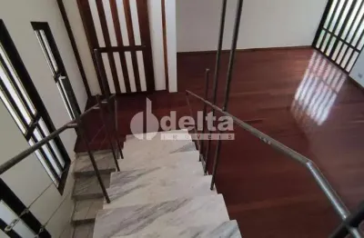 Casa residencial disponível para venda no bairro fundinho em uberlândia-mg