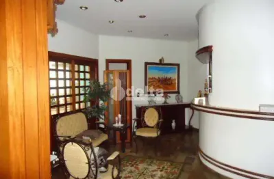 Casa residencial disponível para venda no bairro fundinho em uberlândia-mg