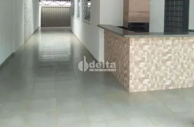 Casa com 3 quartos à venda no Jardim Europa, Uberlândia 