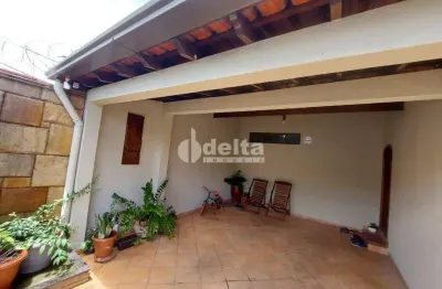 Casa residencial disponível para venda no bairro mansour em uberlândia-mg.
