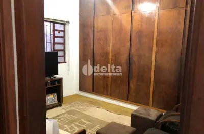 Casa residencial disponível para venda no bairro martins em uberlândia-mg
