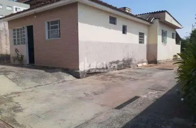 Casa residencial  disponível para venda no bairro santa mônica em uberlândia-mg