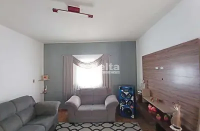 Casa residencial disponível para venda no bairro umuarama em uberlândia-mg