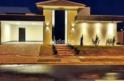 Casa no condomínio alphaville 1 disponível para locação e venda em uberlândia-mg