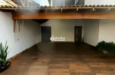 Casa residencial com 5 quartos e 4 suítes disponível para venda e locação no bairro jardim europa em uberlândia-mg