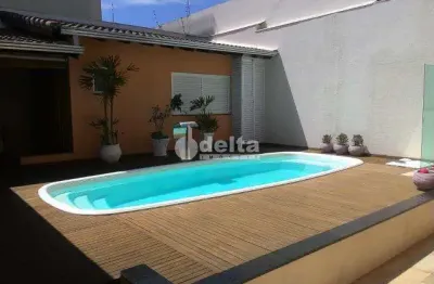 Casa residencial  disponível para venda no bairro santa mônica em uberlândia-mg