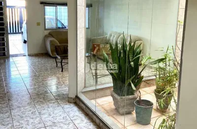 Casa residencial disponível para venda no bairro presidente roosevelt em uberlândia-mg