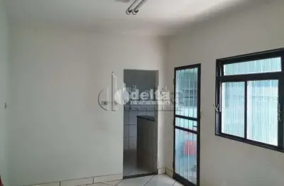 Casa comercial disponível para venda no bairro brasil em uberlândia-mg
