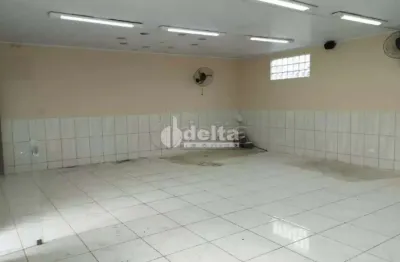 Casa disponível para venda e locação no bairro lagoinha, em uberlândia-mg.