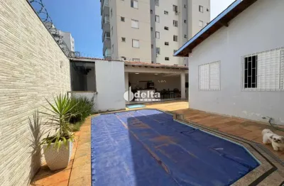Casa residencial com 3 quartos sendo 1 suíte, disponível para venda no bairro santa mônica em uberlândia-mg